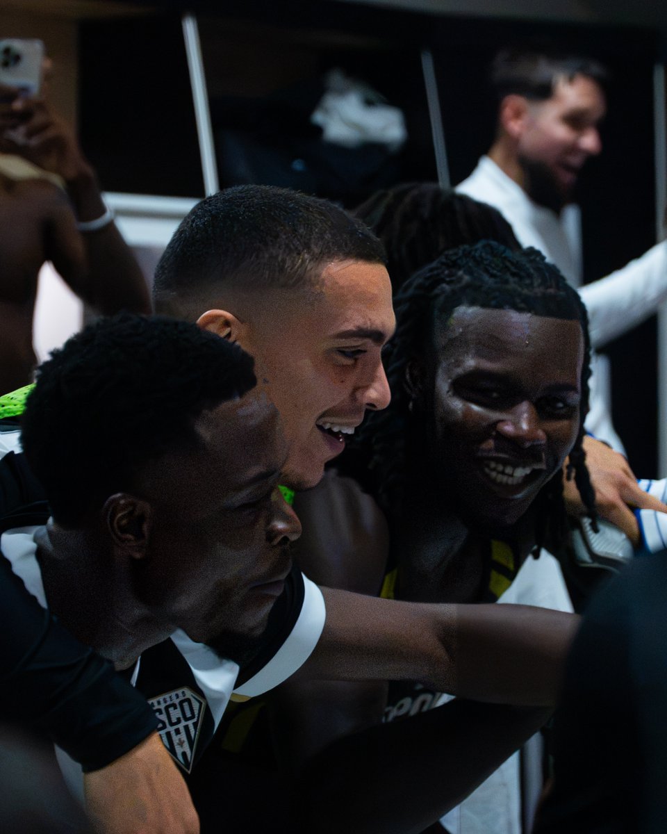 AngersSCO's tweet photo. La joie dans les vestiaires 🙌 https://t.co/CCHgmtmd8k