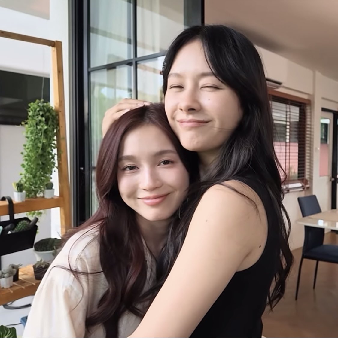 sfreenlver's tweet photo. SUS CARITAS 😭😭🤏🏻🤏🏻🤏🏻 https://t.co/VUxjP9ORst
