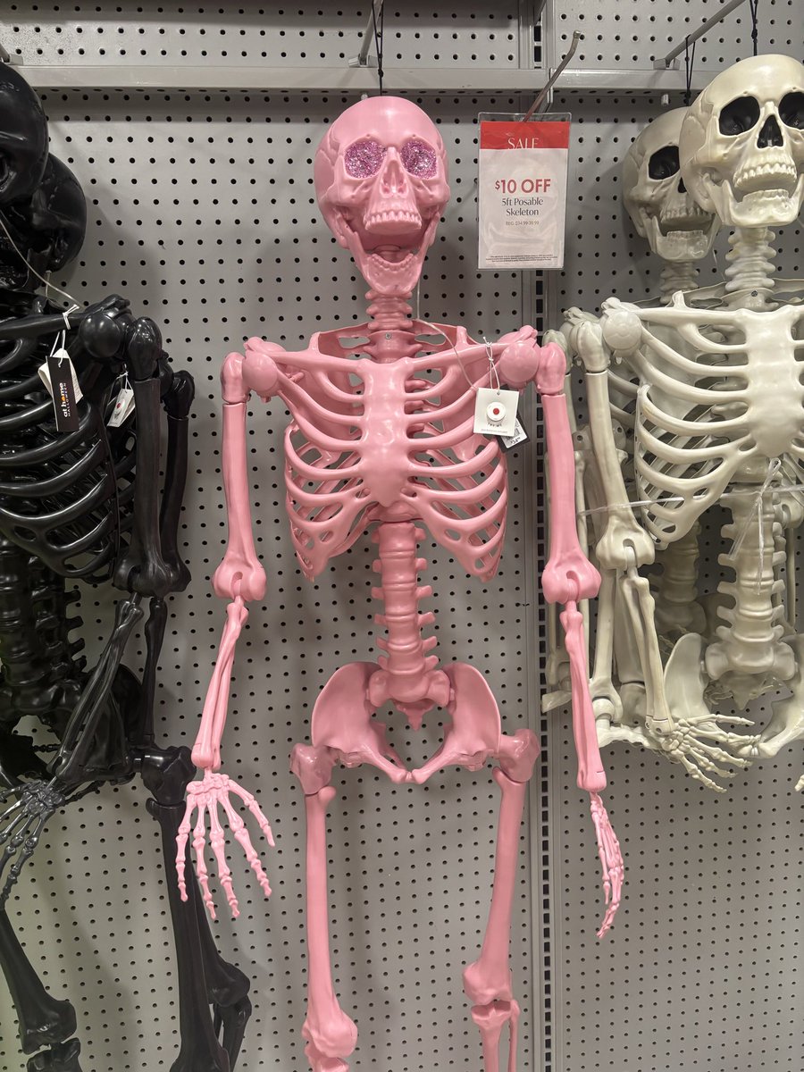 Jewdanaa's tweet photo. Finding my remains is quite jarring https://t.co/nfbGiNp7J7