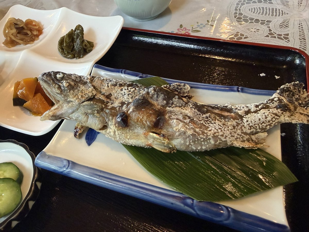 officeBLG21's tweet photo. 夏の暑い盛りに訪れた、江府町御机の「しいたけ園 こだち」さん。避暑地のような場所でしたが、取材の時にお店のお母さんが「紅葉の季節もおすすめだよ」と、まさにこれからのドライブや観光にイチオシのお店です。
現在は【要予約】となっていますので、秋の奥大山に出かける際はぜひ事前にご予約を！ https://t.co/GXoULgtgEZ