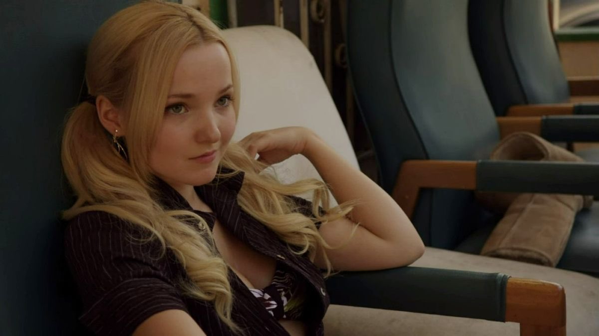 lesbivanism's tweet photo. Making my way through season two of Shamless rn and this is Dove Cameron, right??? Why does she look like this?? 😭 https://t.co/bkDs22bfBE