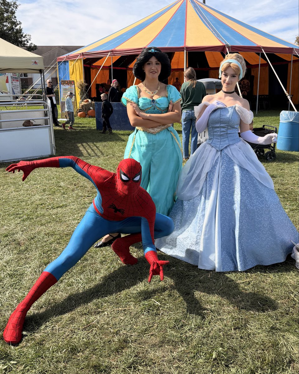 capitalspidey's tweet photo. Keeping the Fair friendly today! https://t.co/CUL0jOgyyz