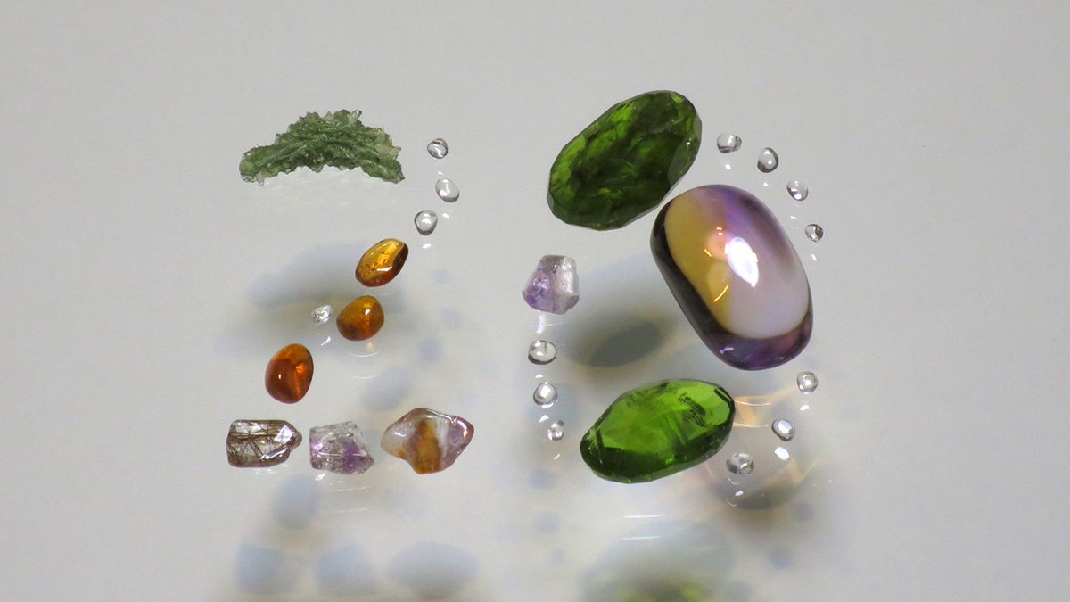 Sand_Therapy's tweet photo. bicolor quartz, garnet, amethyst, peridot, moldavite, etc. https://t.co/sKEjethdFG