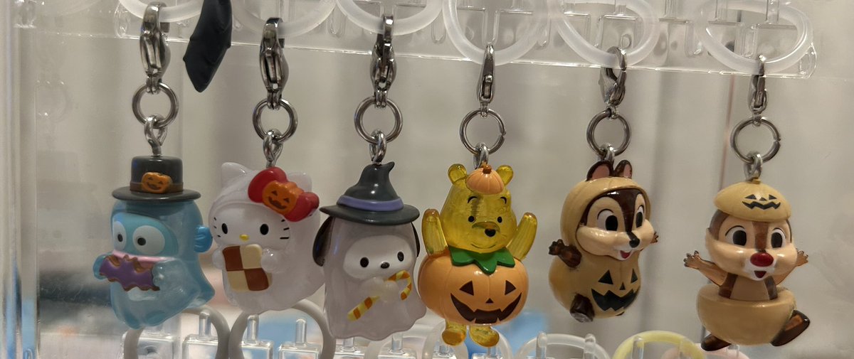 a_yms2023's tweet photo. 原宿散策してたら出会えたやつと交換してもらったやつ🎃 https://t.co/oLf1BhOQsU