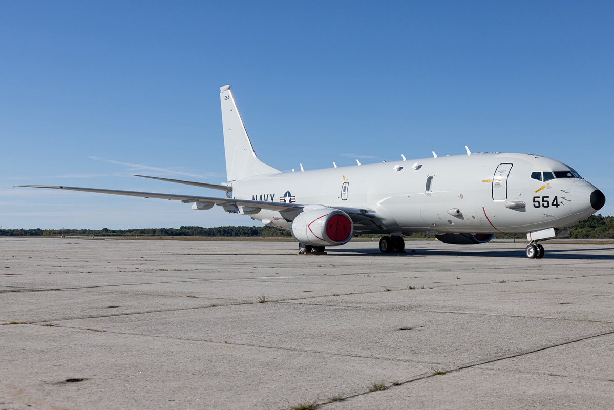 mhtplanes's tweet photo. U.S. Navy P-3 and P-8 parked together on the ramp at BXM for NASB Reunion Weekend! Won’t be able to get shots of these two together for much longer! ⚓️ https://t.co/e5Qa7BV32N