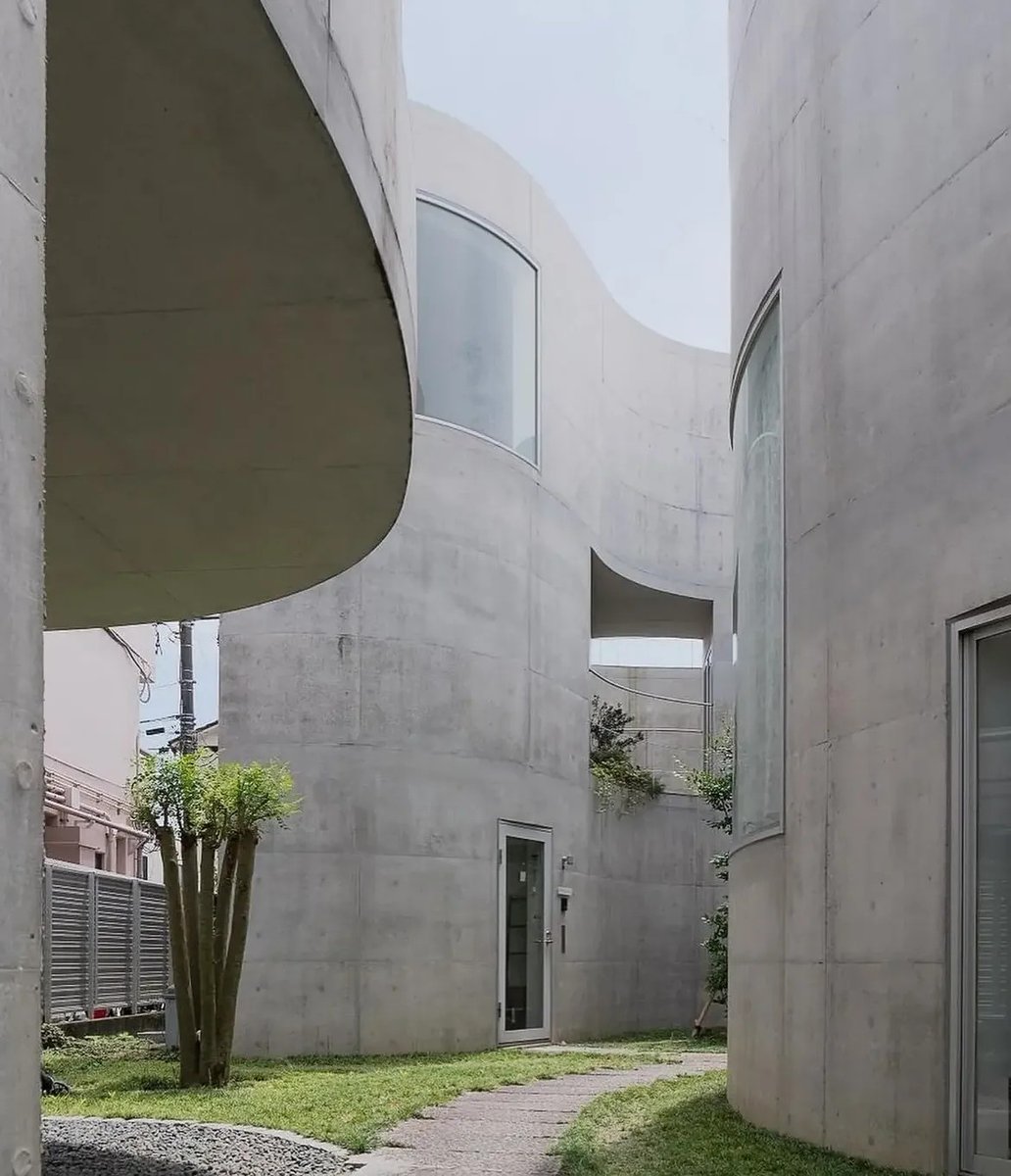 A13Docmo's tweet photo. Abordar la manzana como una superficie permeable, qué tema...
Okurayama Apartments; Kazuyo Sejima; Fotos William Ulvihill, Iwan Baan. https://t.co/GmVcdVjgIb