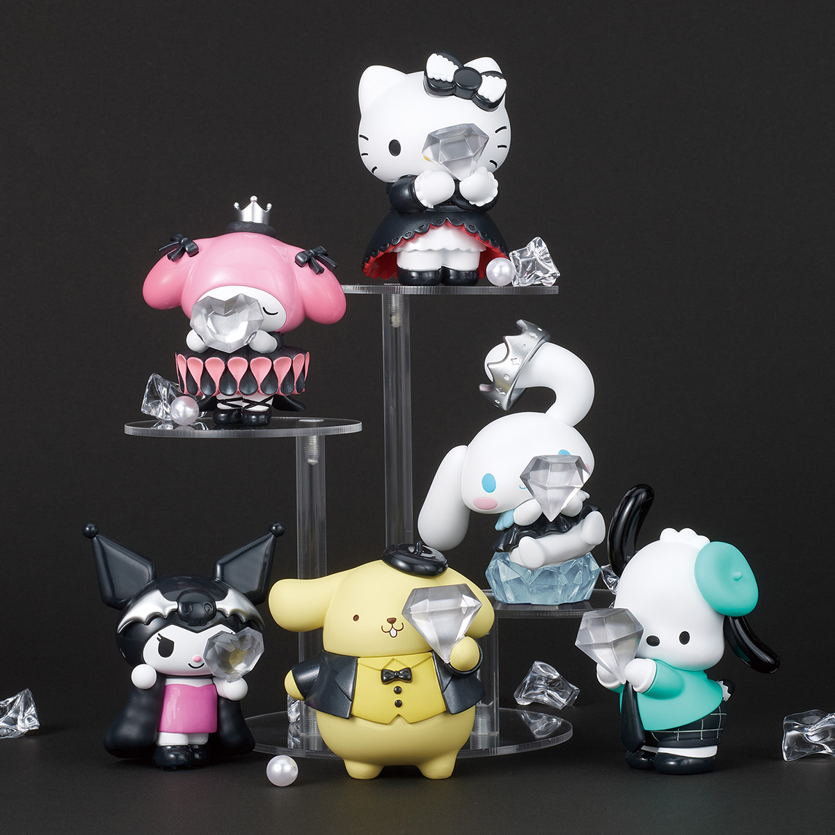 sanrio_oshikatu's tweet photo. ＼⚠️予約受付情報📣🆕／
「PERIHAPI! Hide & Seek かくれんぼ ジュエリードレス Hello Kitty and Friends」、10月発売開始🥹💎
いよいよ来月だね🥹💖お迎え予定の人はぜひチェックしてみてね📣

🔗楽天：https://t.co/M7W9rasqyz
※定価は1個1,870円、1BOX(コンプ版）は14,960円

ちなみにこれシークレットがめっちゃ可愛いから、気になる人は以下からチェックしてみてね🔍（画像スライドして一番最後のほう）
https://t.co/WQtaRXMZSU

#サンリオキャラクターズ #ペリハピ #かくれんぼ #pr