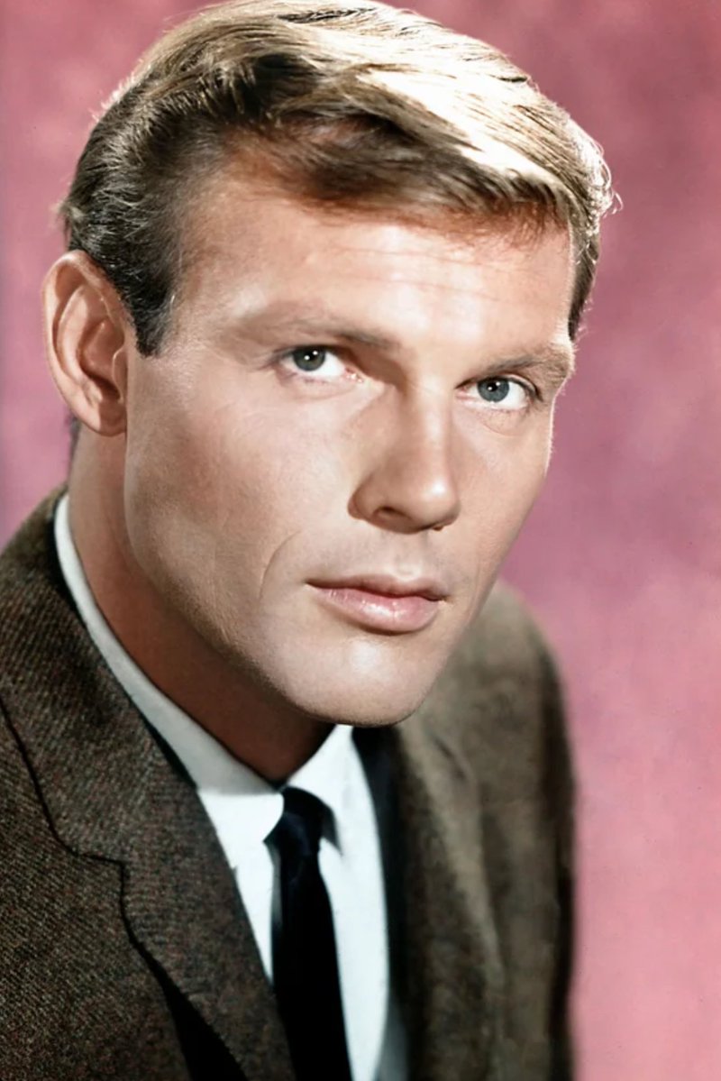 ToonHive's tweet photo. Happy heavenly 98th birthday to the legendary Adam West. 🕊️ https://t.co/LD4kWKAWPP
