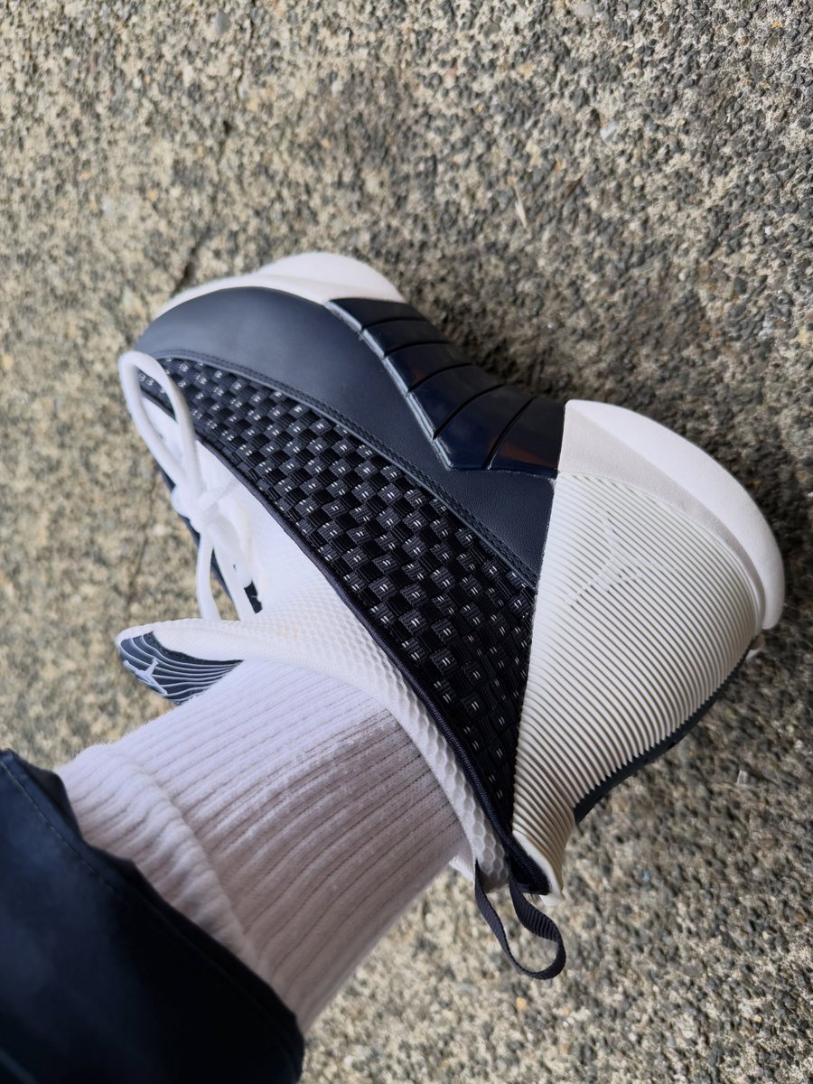 houseofheat's tweet photo. Air Jordan 15 "Obsidian" 😮‍💨 https://t.co/TyALj5Ulni
