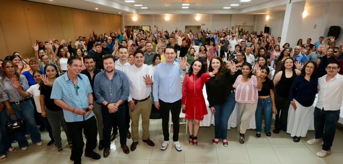 AdolfoSalazar_'s tweet photo. Qué gusto encontrarme con amigas y amigos que forman parte de este movimiento y que, con convicción y compromiso, trabajan todos los días en territorio.
                                                                                                                                                                                                        Un agradecimiento especial a mi amiga Bernardeth Ruiz por la invitación y por el trabajo que realiza junto a este equipo, recorriendo las colonias, tocando puertas, escuchando a la gente y acompañando sus causas.