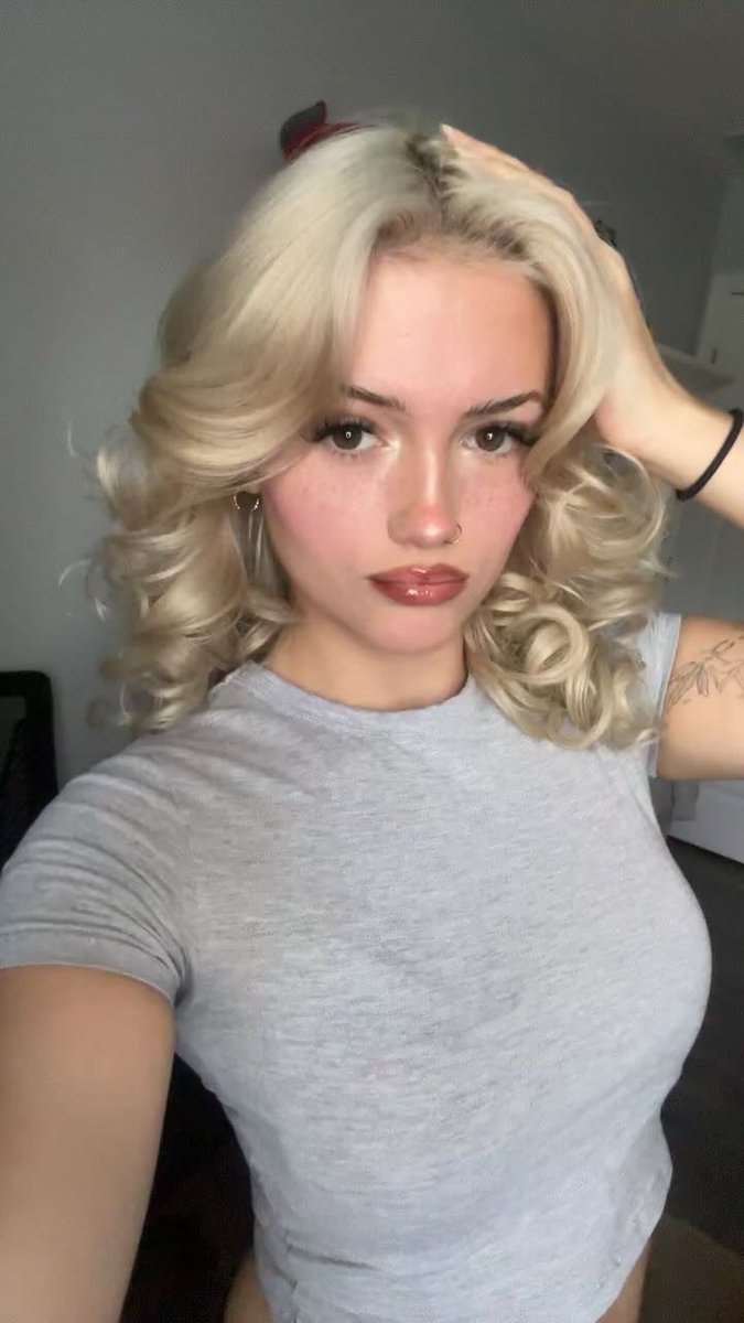 blairyummy's tweet photo. mirror selfie or regular selfie? https://t.co/9MOzTSwQfT