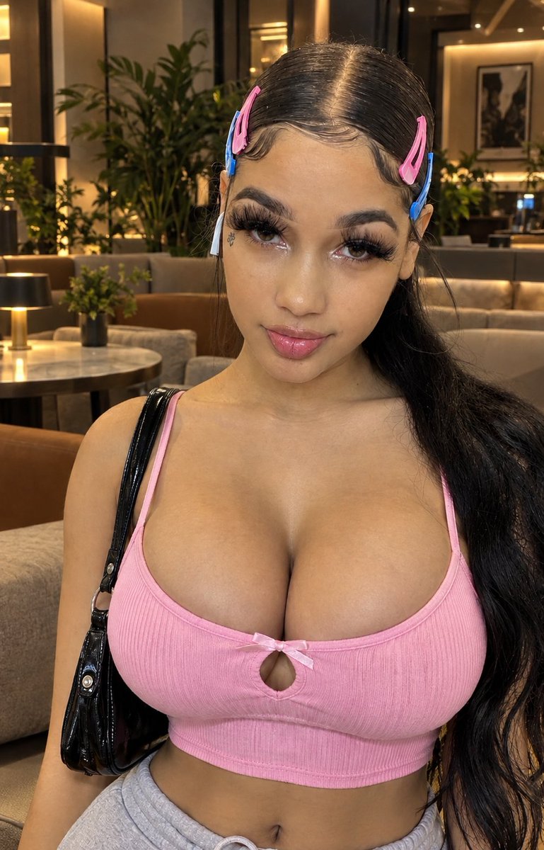 lexi2sure0's tweet photo. You can't resist me ❤️❤️ 
It's a great weekend ❤️
Irresistible https://t.co/GxXFUHHzqx