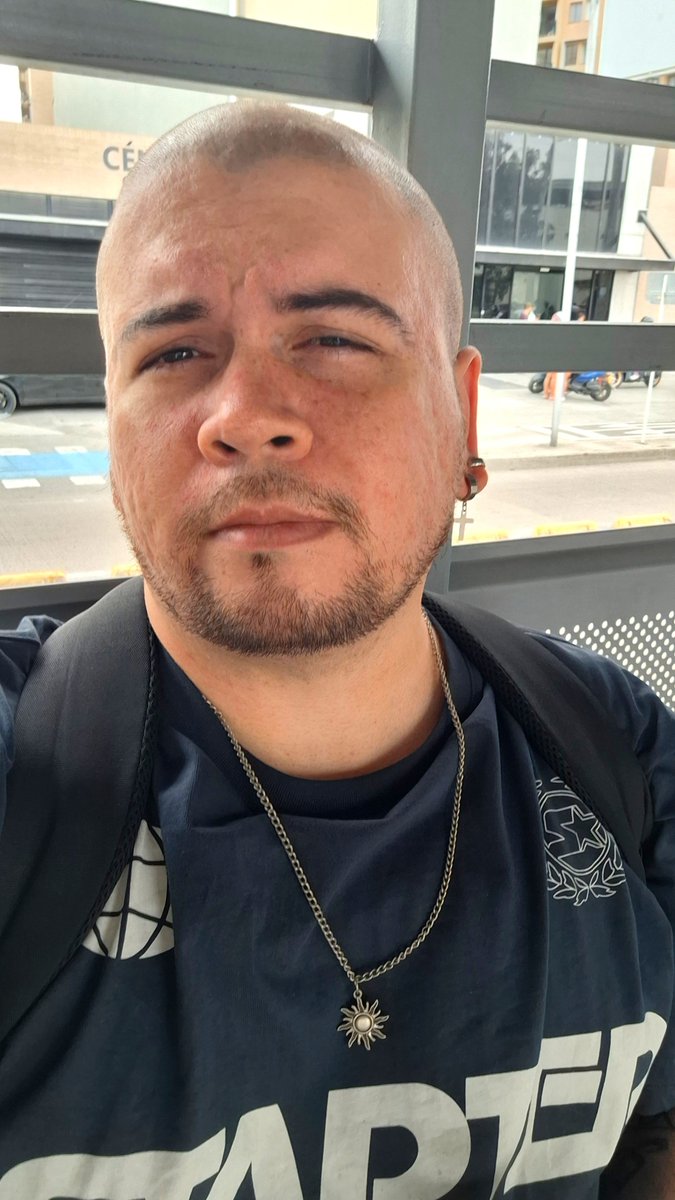 Curi0sin's tweet photo. Hoy me dejé la barba más bajita. https://t.co/Biq0T2wQLn