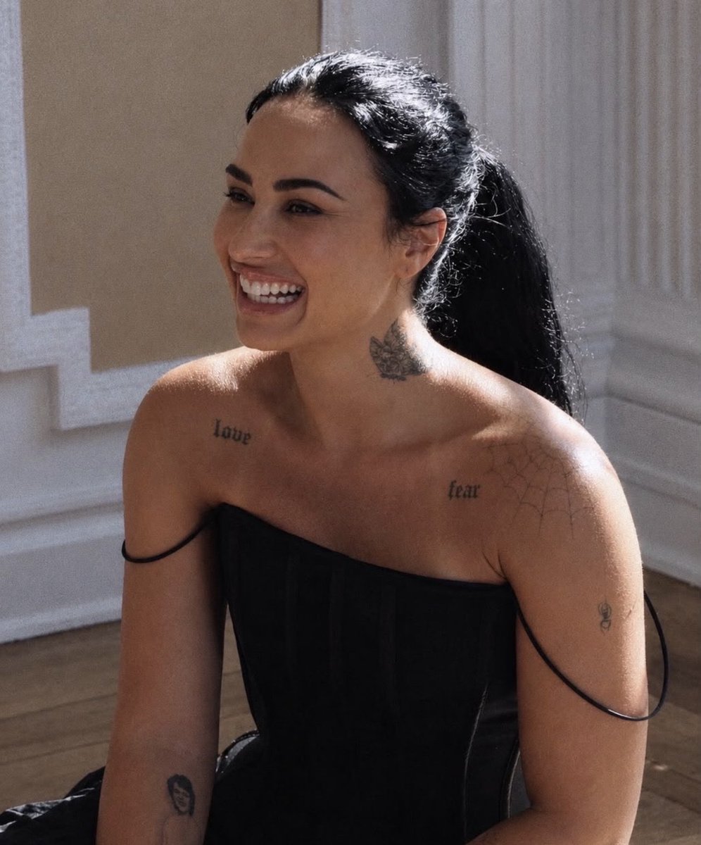 justcatchmedemi's tweet photo. Demi Lovato tells Glamour Brasil how she describes herself at 34:

“I’d say I’ve grown immensely, both emotionally and physically. I’m living a moment of great stability: I’m married, I have a wonderful family, loyal friends, fans who give me love. On top of that, I’m healthy and genuinely excited about everything that’s to come. I can say, with certainty, that it’s one of the happiest phases of my life.”