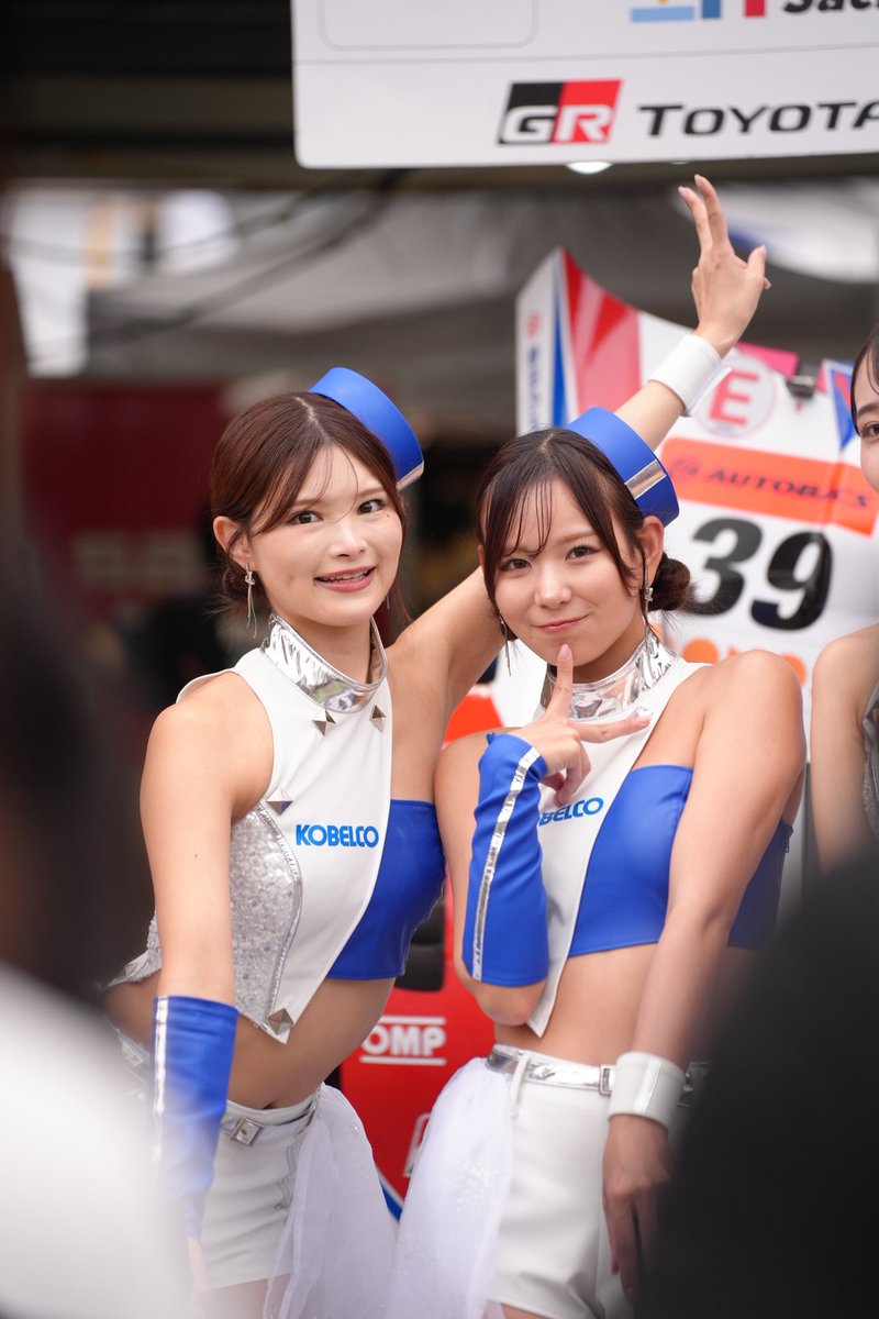 minowatan's tweet photo. 2026 AUTOBACS SUPER GT Round6
#SUGOGT300kmRACE
#SUPERGT #スポーツランドSUGO

素敵なリーダー2人✨
隙間からありがとう！

#木村楓 さん (@p_kaepyon)
#小湊美月 さん (@mizuki_harapeko )

#TGRTEAMSARD
#2026KOBELCO GIRLS
#206SARDイメージガール
#WAKO´S GIRLS https://t.co/qSPK0ncV2Q