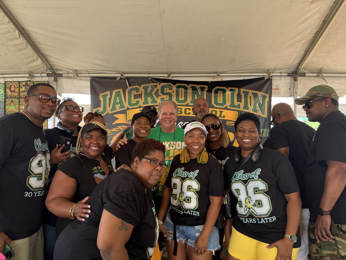DougJones's tweet photo. The community at Jackson-Olin High School is like no other. Thank you to everyone who let me celebrate Alumni Weekend with you! That Mustang Pride is strong! https://t.co/oPjQqmWxXK