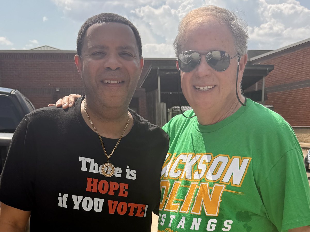 DougJones's tweet photo. The community at Jackson-Olin High School is like no other. Thank you to everyone who let me celebrate Alumni Weekend with you! That Mustang Pride is strong! https://t.co/oPjQqmWxXK