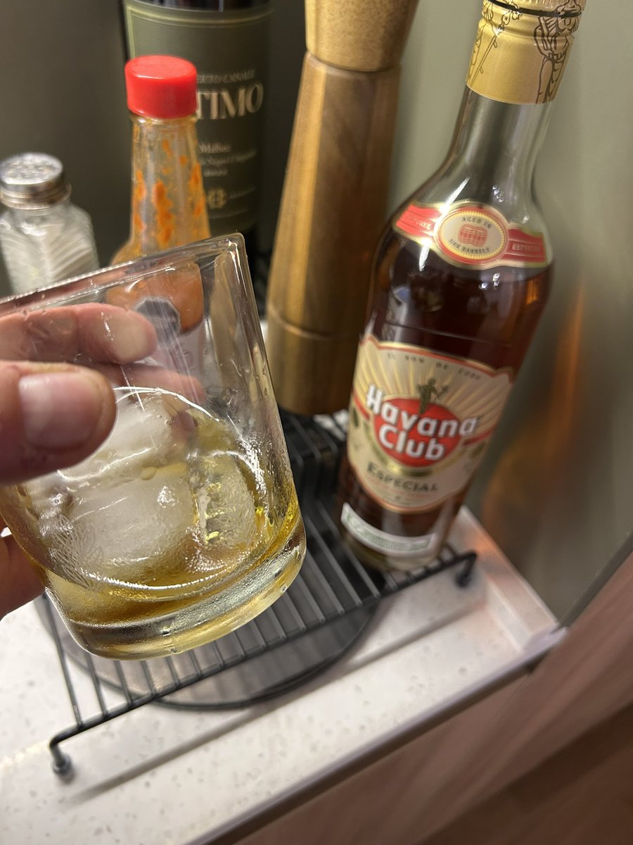 BowTiedMara's tweet photo. Havana Club, delivered by Rappi in 10 mins:

🇦🇷 $11 USD
🇳🇱 $25 USD + have to get it yourself (and only in specialized licor stores)

Aguante Rappi https://t.co/BFKkjOTw70