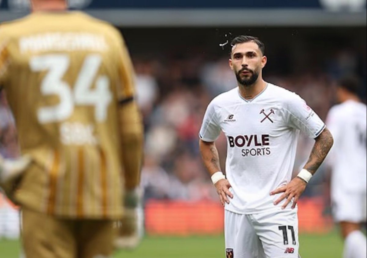 _WestHamReport's tweet photo. For anyone wondering about the Taty "spitting" incident...

Image 1: is when the keeper alleged he was spat at

Image 2: Is what's going around that apparently proves he did it

Spot the difference and the issues yet? It's not very hard.

It didn't happen. https://t.co/IHRoSdaILc