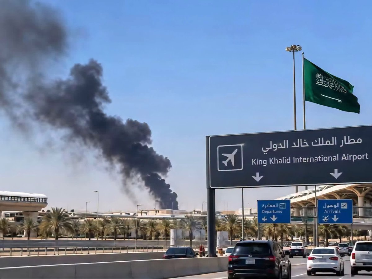 Moeen9x's tweet photo. الغريب ان السعوديه تحارب اليمن الان لكي لا يكون بلد قوي بدون اي وصاية ويشكل تهديد على السعوديه ،،، على اساس الان مش مشكل اي تهديد 👌 https://t.co/drFXK2zcf2