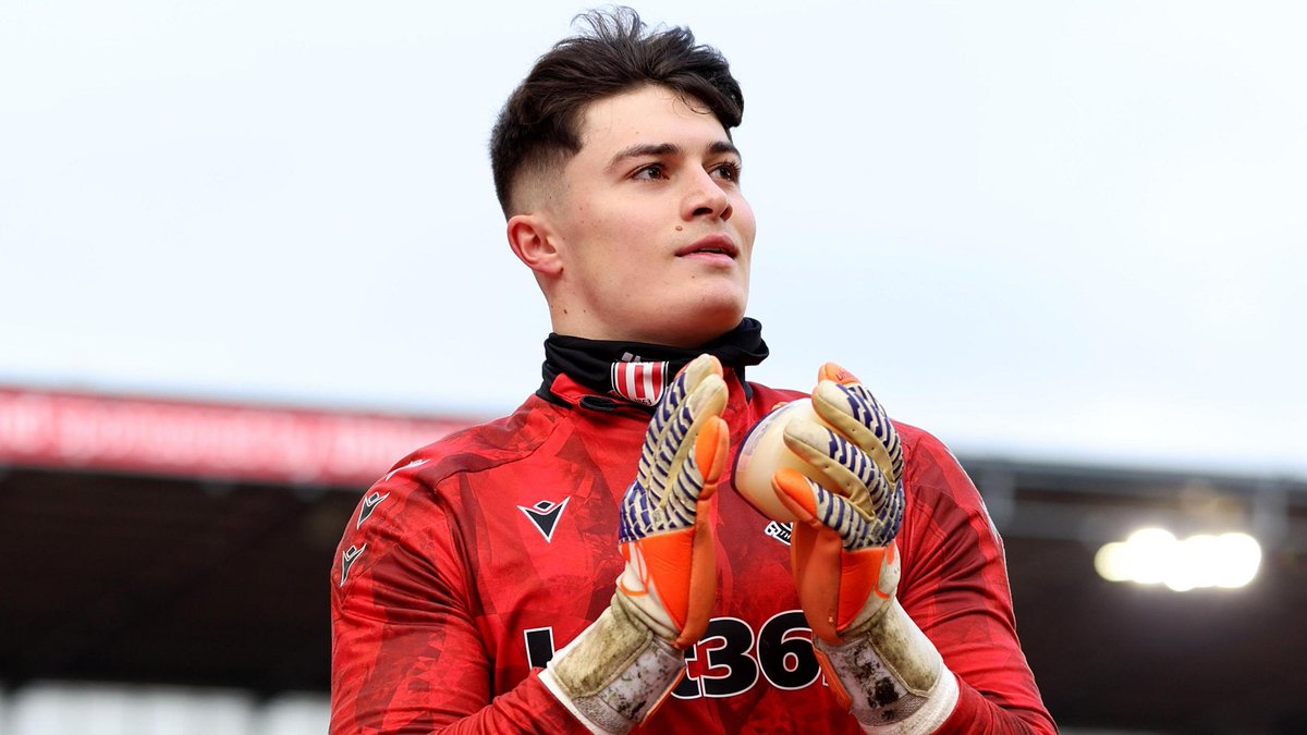 SwansJourno's tweet photo. 🚨 EXCLUSIVE 💥

Swansea City are monitoring Tommy Simkin ahead of next summer as they continue to assess potential goalkeeping options. 🦢

The 21-year-old Stoke City goalkeeper, currently on loan at Doncaster Rovers, is one to keep an eye on. 👀

#SCFC https://t.co/VaWtHbQtk7