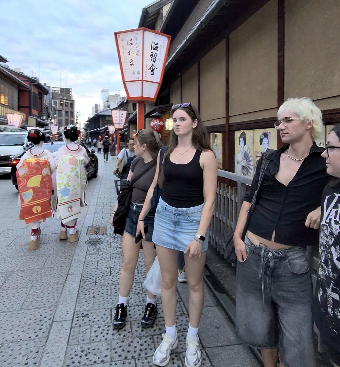 zeroomvuse's tweet photo. Please be aware of this person if you are visiting Japan. He targets foreign tourists, films them without consent, and uses the videos for views @day1tv_ https://t.co/5YypFg6Lsp