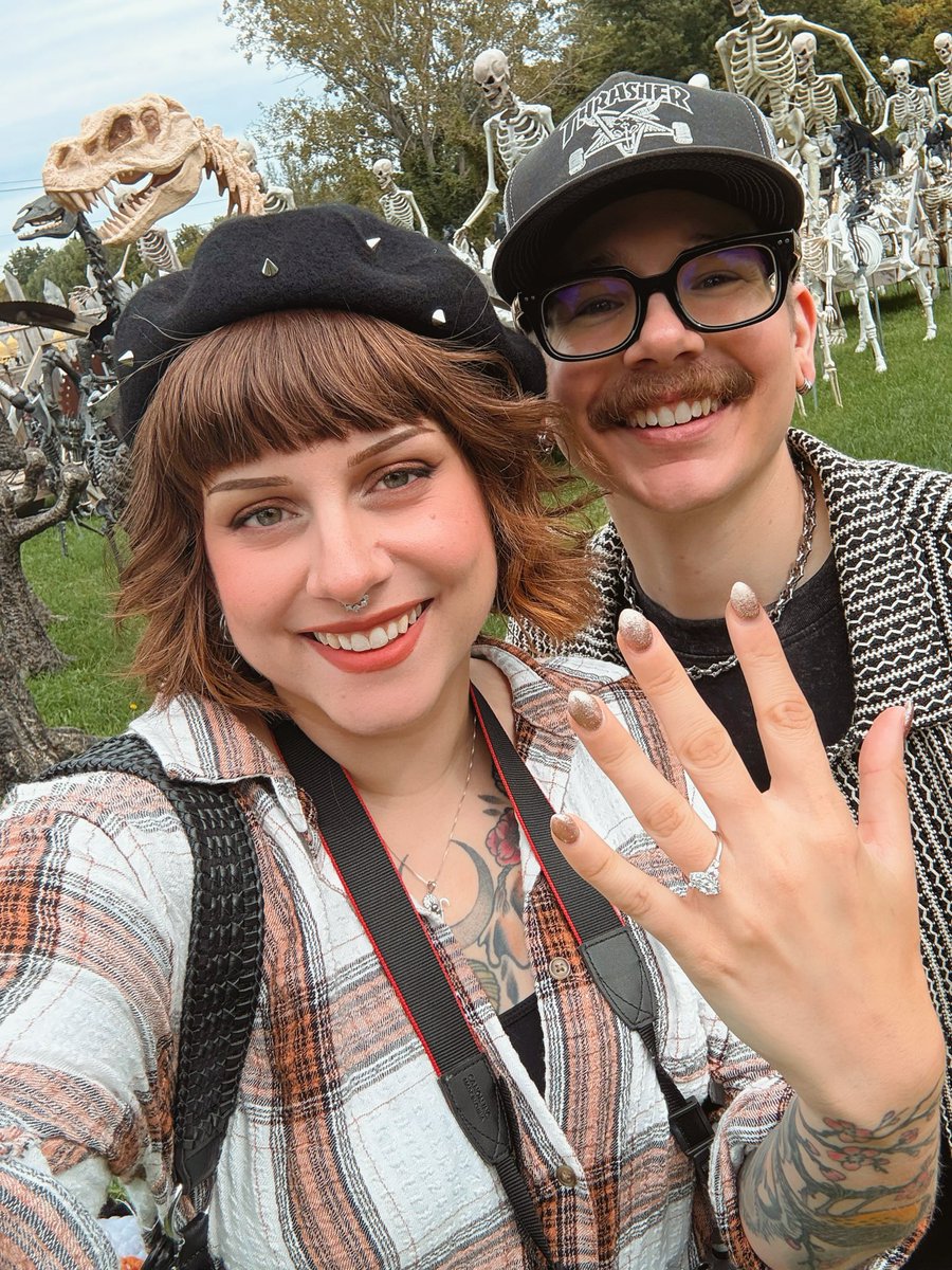 midnightcerial's tweet photo. Got engaged at the skeleton farm today nbd🧡🖤 https://t.co/ONm9Oqucv3