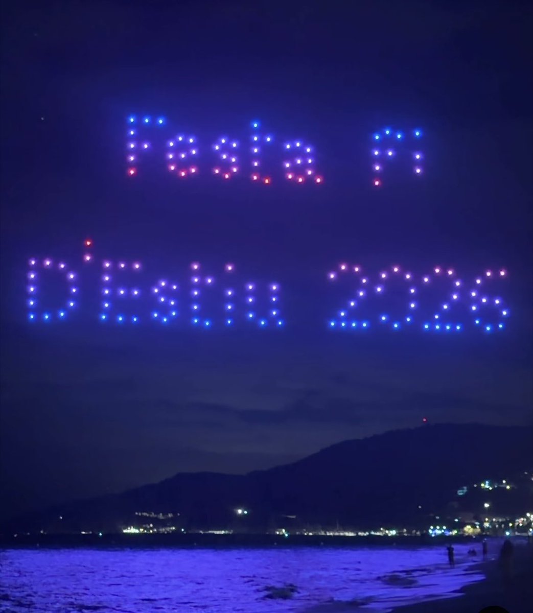 contrastado's tweet photo. Esta noche Castelldefels ha puesto fin al verano con un espectacular espectáculo de drones.
@manureyeslopez el mejor alcalde de largo que ha tenido Castelldefels.
Ha vuelto a acertar con la despedida del verano.
Enhorabuena Manu!!! https://t.co/raqpjGectJ