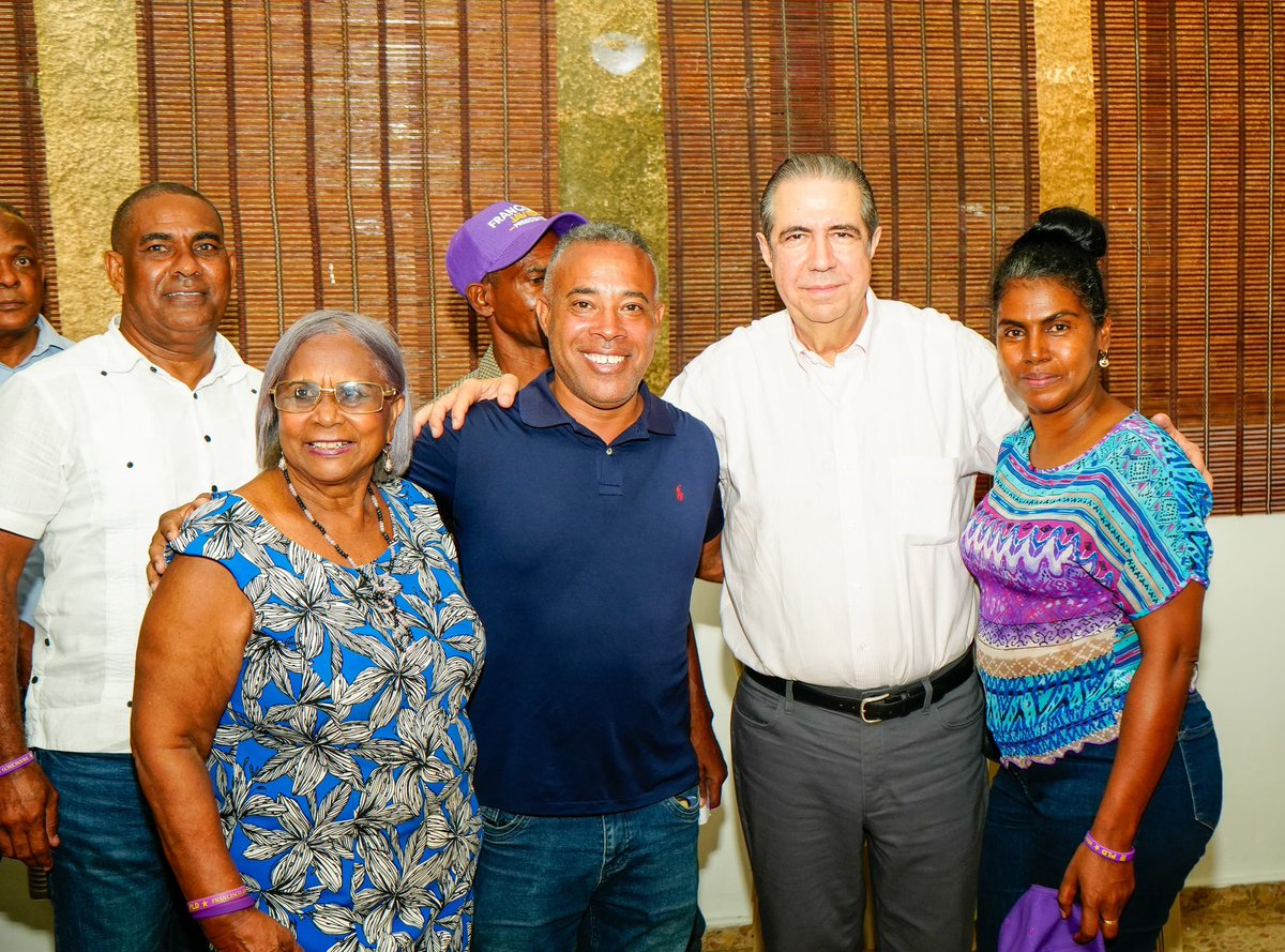 VictorFadulL's tweet photo. Qué alegría y qué honor compartir con la entusiasta dirigencia del PLD en Barahona. Su energía, compromiso y determinación nos llenan de entusiasmo de cara a la consulta peledeísta del 18 de octubre.

Seguimos trabajando unidos, con firmeza y esperanza, rumbo a la candidatura presidencial de @FJavierGarciaF.

#Vota1 #PLD #Barahona