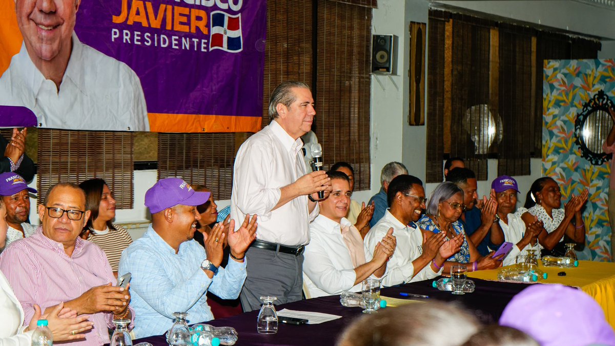 VictorFadulL's tweet photo. Qué alegría y qué honor compartir con la entusiasta dirigencia del PLD en Barahona. Su energía, compromiso y determinación nos llenan de entusiasmo de cara a la consulta peledeísta del 18 de octubre.

Seguimos trabajando unidos, con firmeza y esperanza, rumbo a la candidatura presidencial de @FJavierGarciaF.

#Vota1 #PLD #Barahona