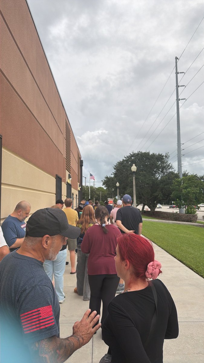 LexyHenke's tweet photo. In line for #NXTFortPierce for my Nieces bday celebration 🎉🎉🎉 https://t.co/GtJRnoq6pG