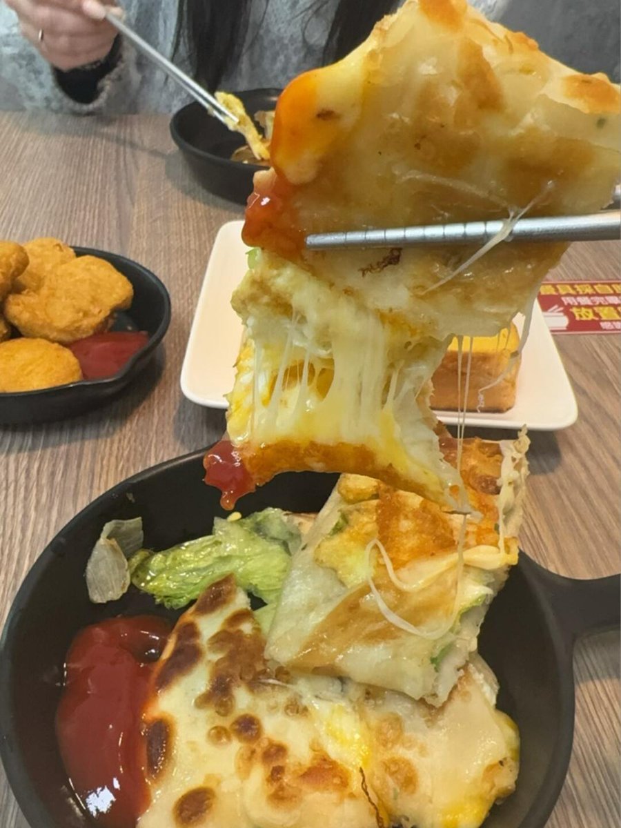 Macsqwer's tweet photo. 台湾人は朝食の時、席について静かに生活の流れを感じるのが好きです。 https://t.co/OCTMvlboVG