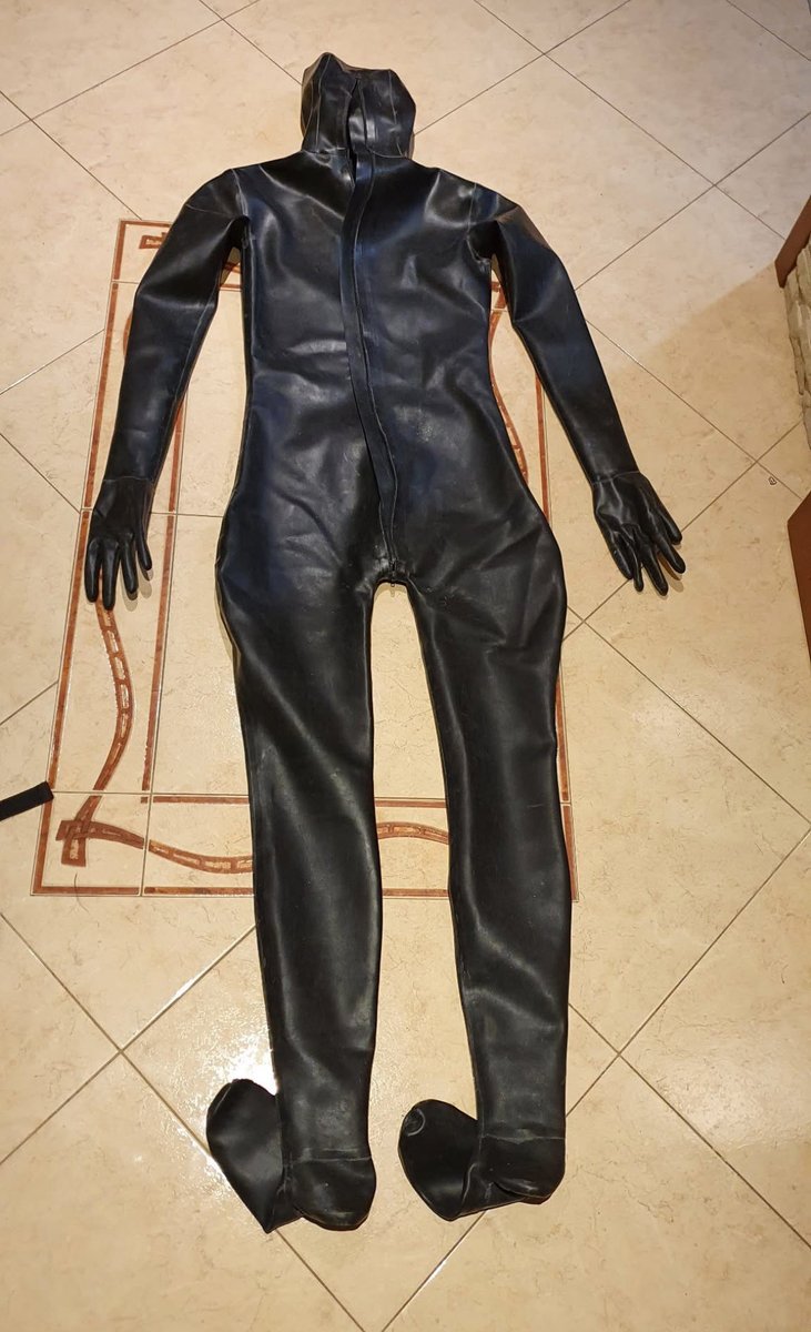 Gearvaultblog's tweet photo. #catsuit #latex #rubberwears #catsuit  

Available for Sale 🖤
Quality rubber drysuits in different styles and sizes. New &amp; pre-owned options available.
DM me for price, sizes, photos, and availability. https://t.co/nZE8ckRQ1Q