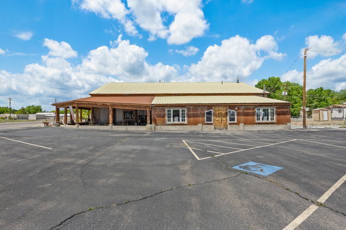 thejoereedteam's tweet photo. 🏛️✨ Historic character meets flexible space! 🪵 Original hardwood floors, rustic Western details, full kitchen &amp; office/flex spaces.

📍 616 E Main St | MLS #20263286
📞 970-260-7725

#RangelyColorado https://t.co/bm6McqGcc9