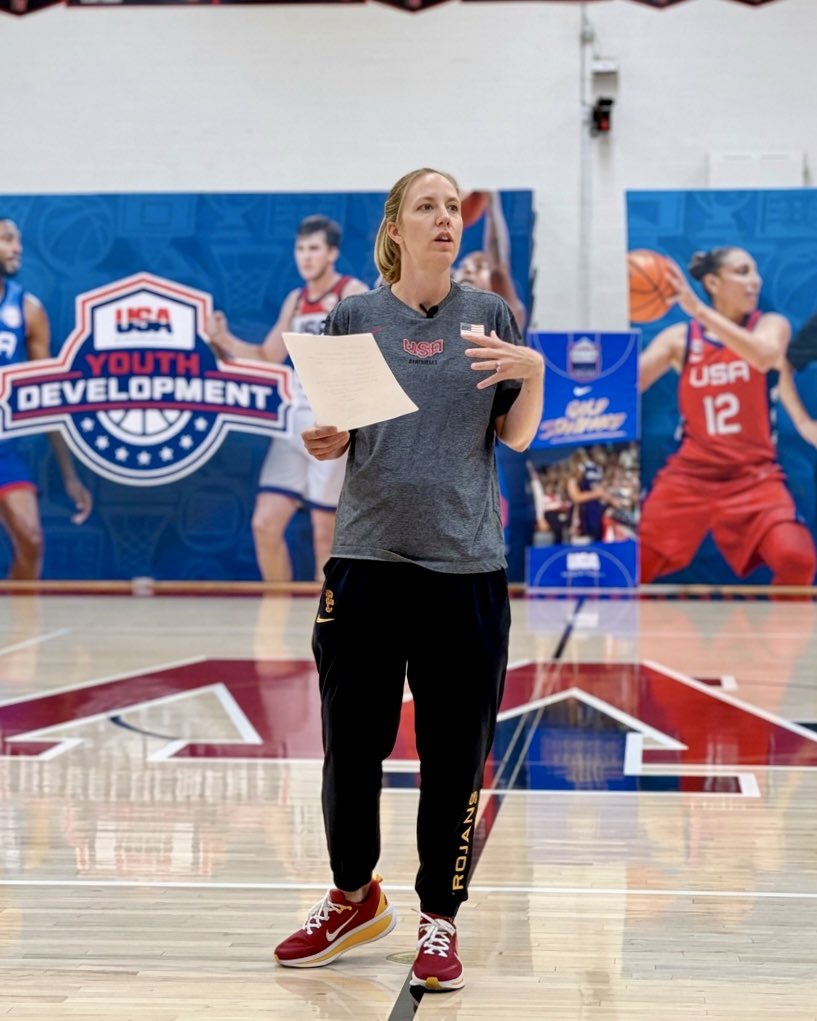 USABYouth's tweet photo. Checking in from the Los Angeles Coach Academy! 🏀📋

Working on our coaching craft in Southern California 😎 https://t.co/R6WEqQZoku