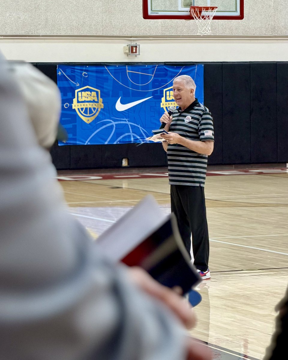 USABYouth's tweet photo. Checking in from the Los Angeles Coach Academy! 🏀📋

Working on our coaching craft in Southern California 😎 https://t.co/R6WEqQZoku