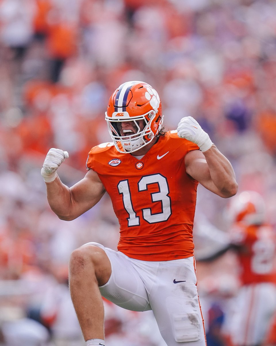 ClemsonFB's tweet photo. 🤫🤫🤫 https://t.co/ZGLtb6f1XH