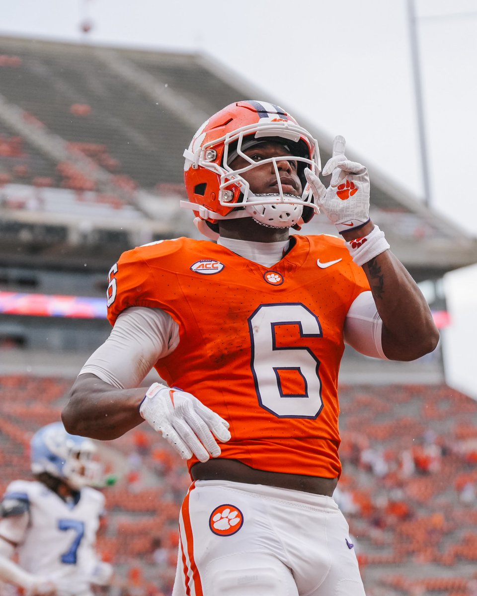 ClemsonFB's tweet photo. 🤫🤫🤫 https://t.co/ZGLtb6f1XH