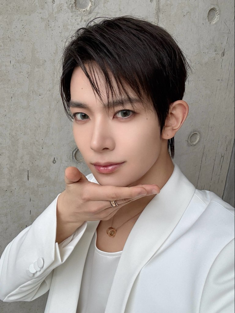 LEE_MU_15's tweet photo. かっこよすぎてヤバい❤️
早く会いたい🥹 https://t.co/t9iTHNmRtX