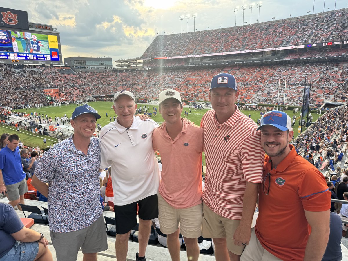 cpaul1285's tweet photo. GMFG!!🐊🦅 https://t.co/8rgBXxAlkM