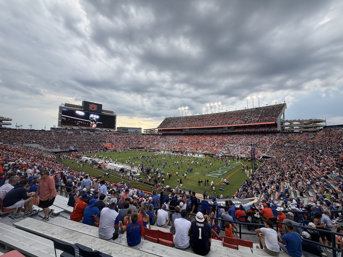cpaul1285's tweet photo. GMFG!!🐊🦅 https://t.co/8rgBXxAlkM