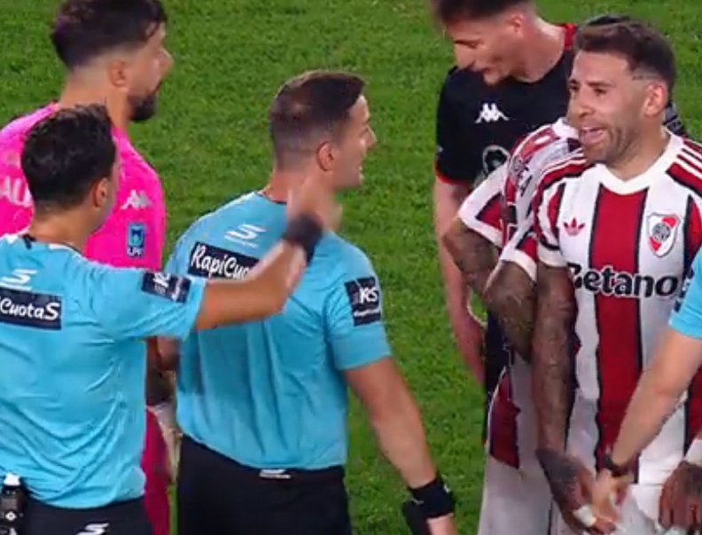 Nicoambrogi's tweet photo. Este muchacho hace otra cosa mas que prepotear a los arbitros? https://t.co/g1aWRkYWI2
