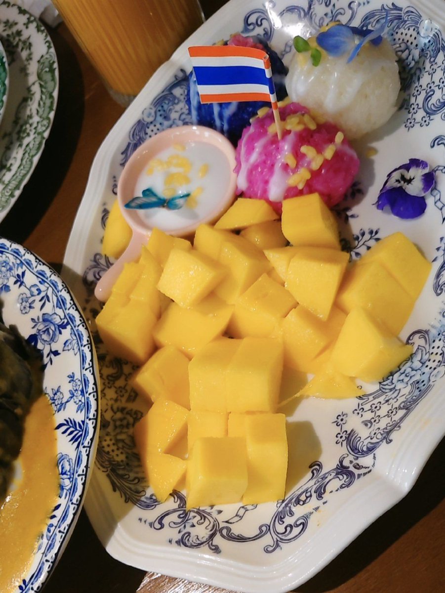 msthtyb's tweet photo. Sharing my new go-to late-night snack: mango glutinous rice cakes! Sweet, chewy, and not too heavy—perfect to pass time with friends. Who’s tried these before https://t.co/A7T7Tldu5Y