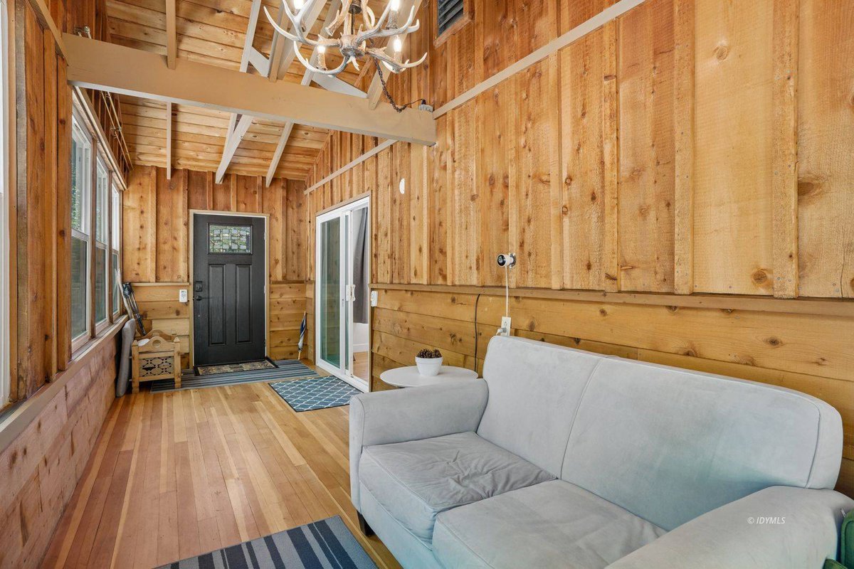 astewartidy's tweet photo. New Listing: 25405 Palomar, Idyllwild. 3 beds, 1.75 baths, 1,144 sq ft with a river rock fireplace. $549,000. #NewListing
https://t.co/avry0zzE1O https://t.co/auM8NaqIOC