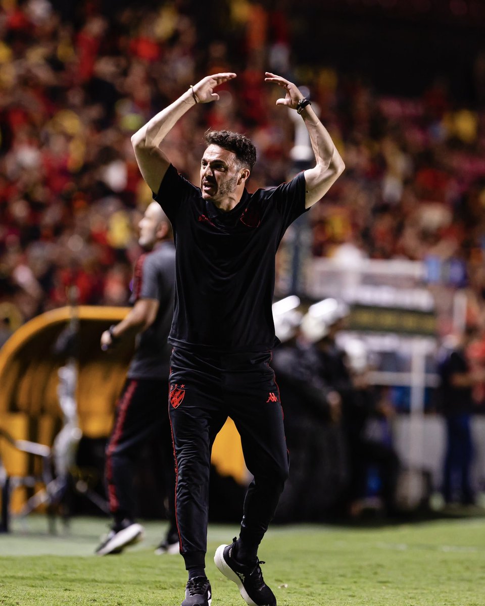 sportrecife's tweet photo. Grande vitória, professor! Com o nosso espírito, com o nosso DNA! 👨‍🏫🦁 https://t.co/ywryKOFJiL