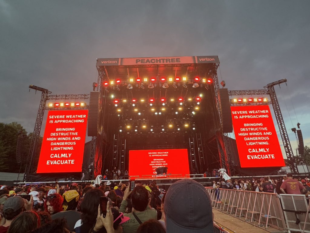 wallsoftrench's tweet photo. Fuck my entire life https://t.co/az0TEXpsL5