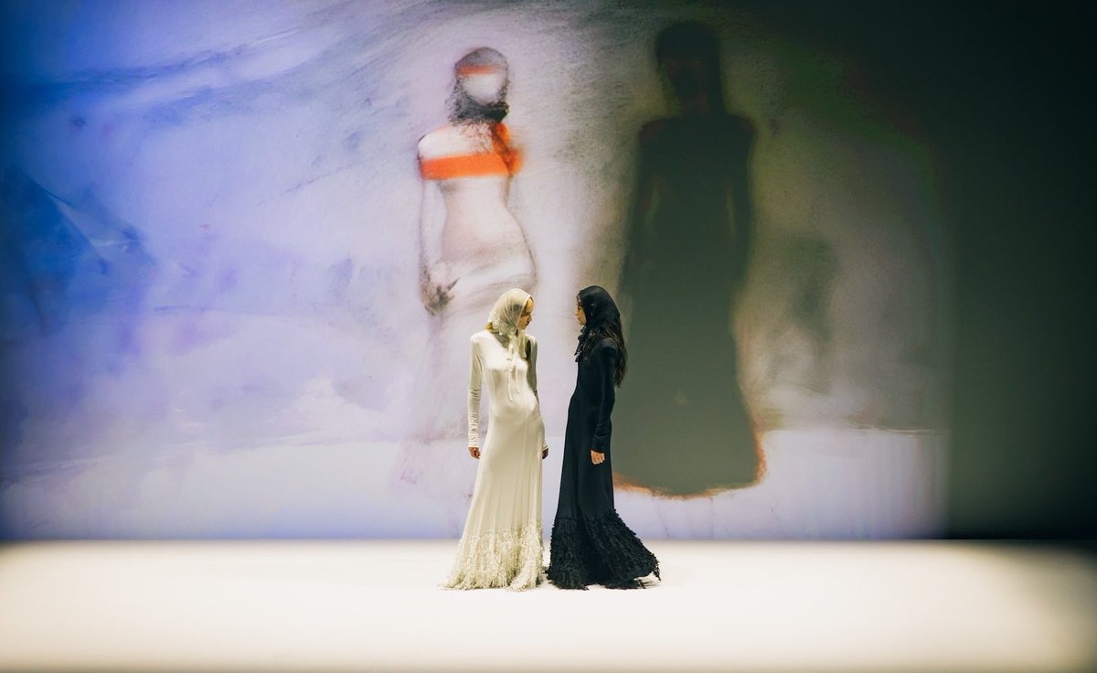 frogspitsimulat's tweet photo. I loved it so much as a prompt. SHOWStudio team built a live Al mirror using Cliff Warner's illustrations while models acted like each others shadows, at some point they were lighting themselves and each other, the projectors were used for images as well as light sources, https://t.co/9PlucfDGTH