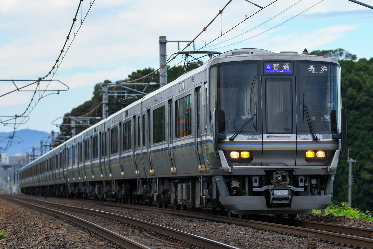 CV7029's tweet photo. 700M 223系V22編成+223系W8編成 https://t.co/3ffxKA47QY