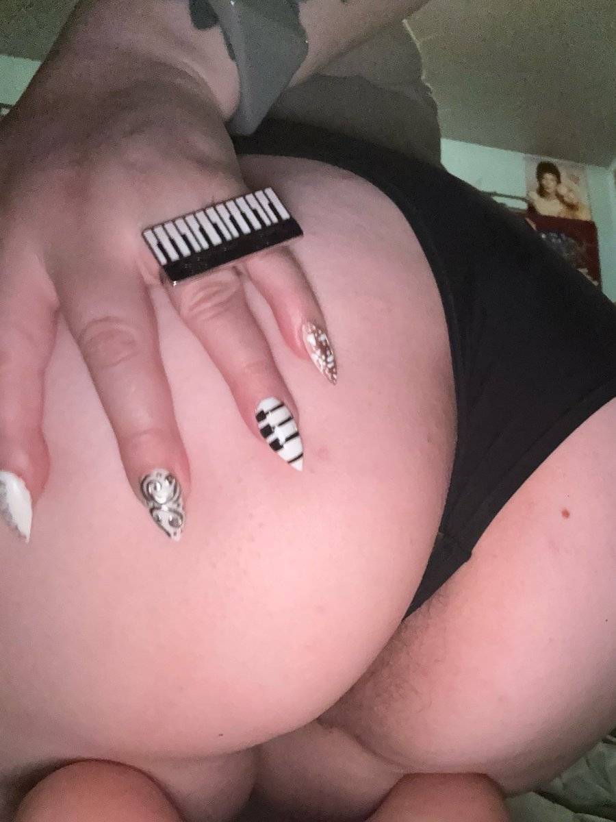 gothmarsbar's tweet photo. active and selling again 🫀🫀 #nsfwtwtًً https://t.co/FdLjKiE8Jp