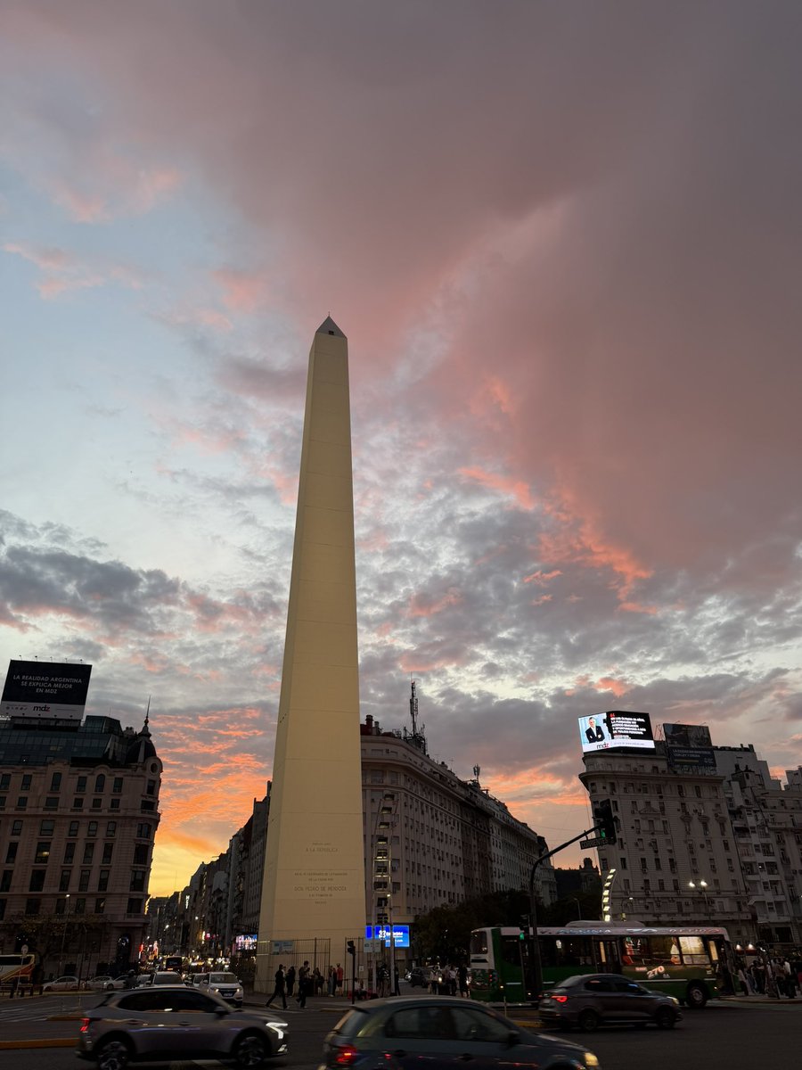 franciscoeord's tweet photo. y sí, el cielo nació en Buenos Aires https://t.co/ehjK5gNe3A